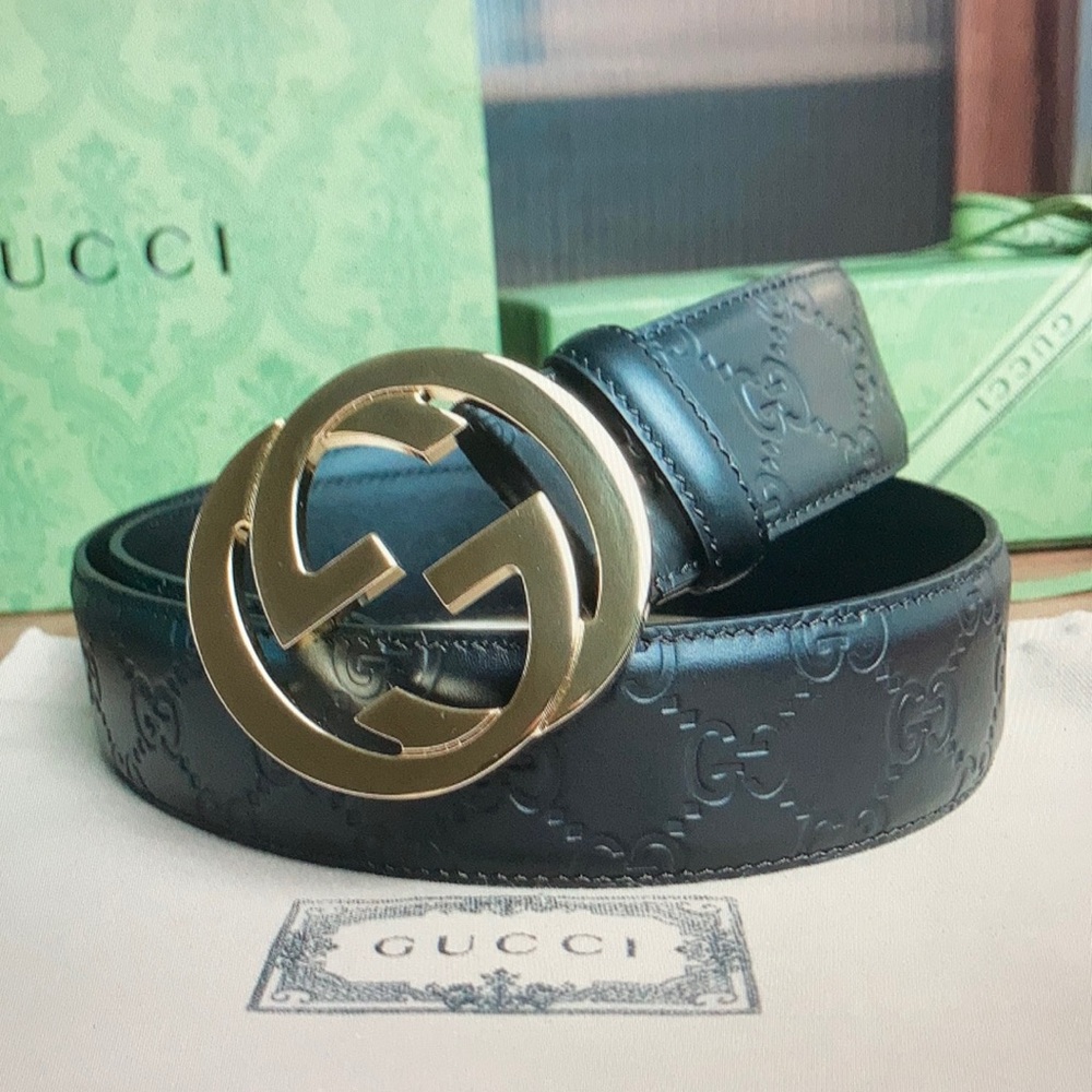 Gucci Signature Embossing Leather Belt Unisex - Picture 2 of 8